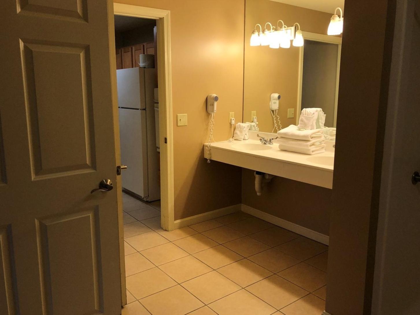 Vacation Village In The Berkshires Hancock Rum bild A bathroom at the Inn at the Opera