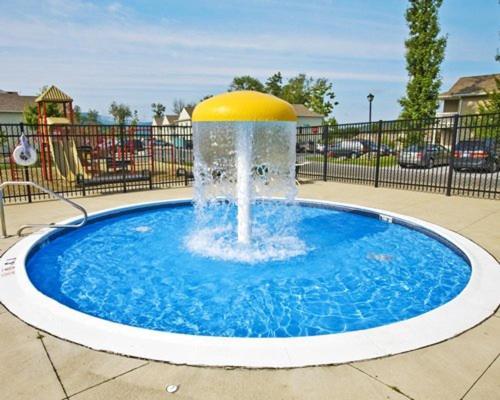Vacation Village In The Berkshires Hancock Exteriör bild A splash pad