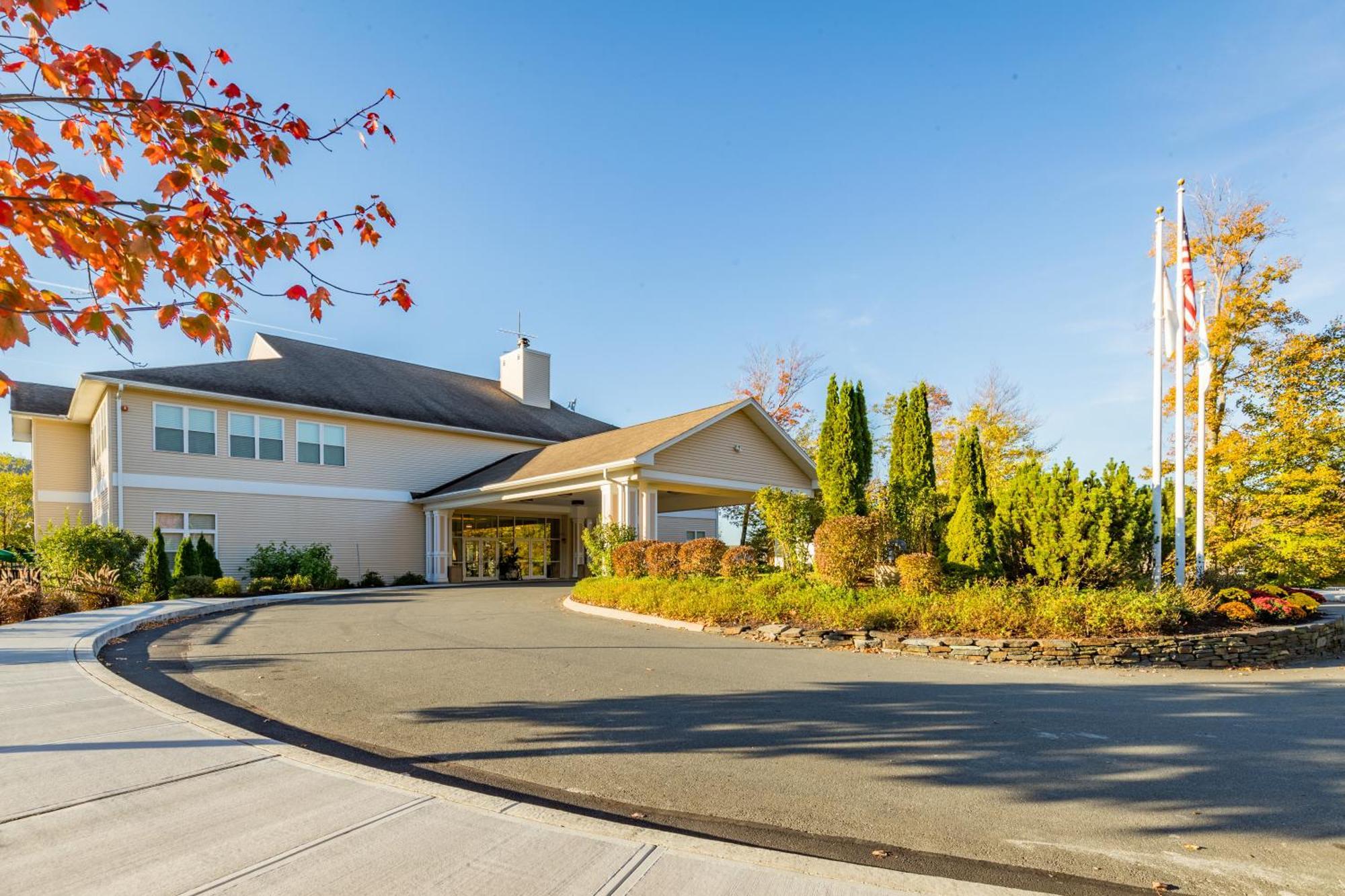 Vacation Village In The Berkshires Hancock Exteriör bild The entrance to the Ramada Inn in 2014