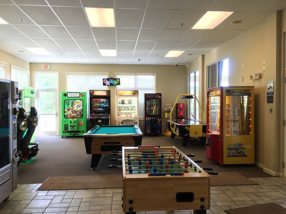 Vacation Village In The Berkshires Hancock Exteriör bild The game room at the Student Union