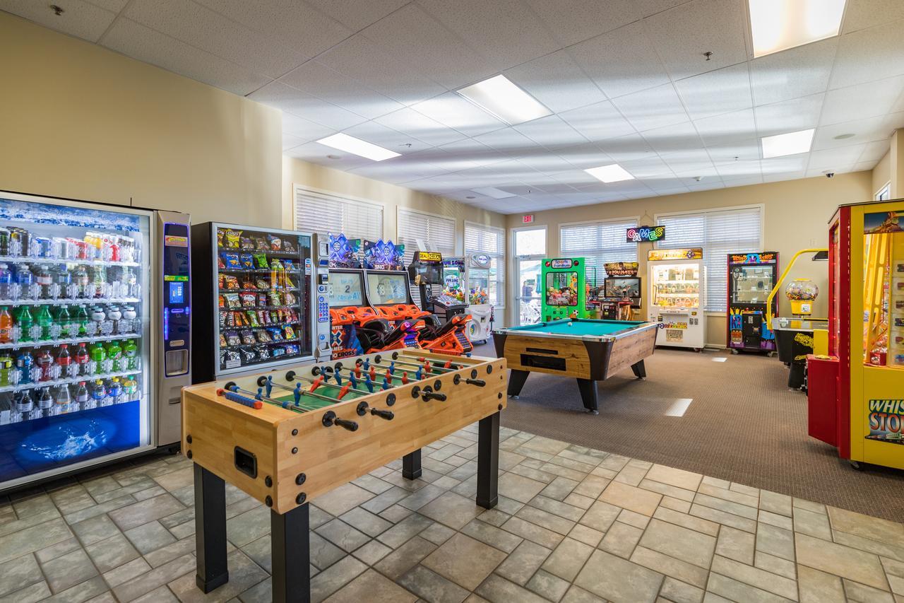 Vacation Village In The Berkshires Hancock Exteriör bild The game room at the station